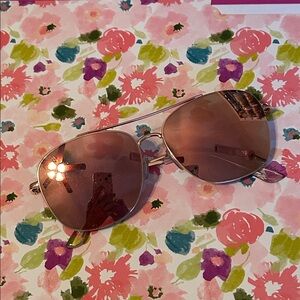 Pink lens/rose gold sunglasses